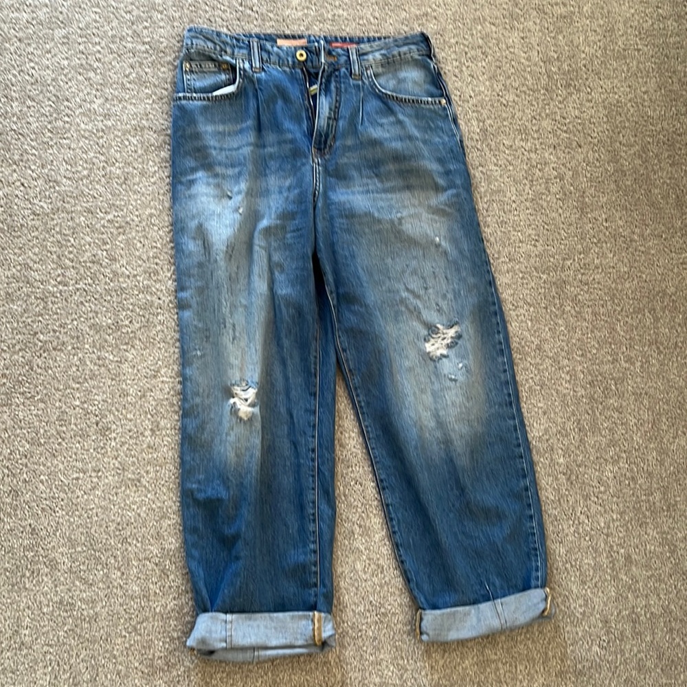 Incredible NWOT Pilcro Barrel leg Distressed Jeans